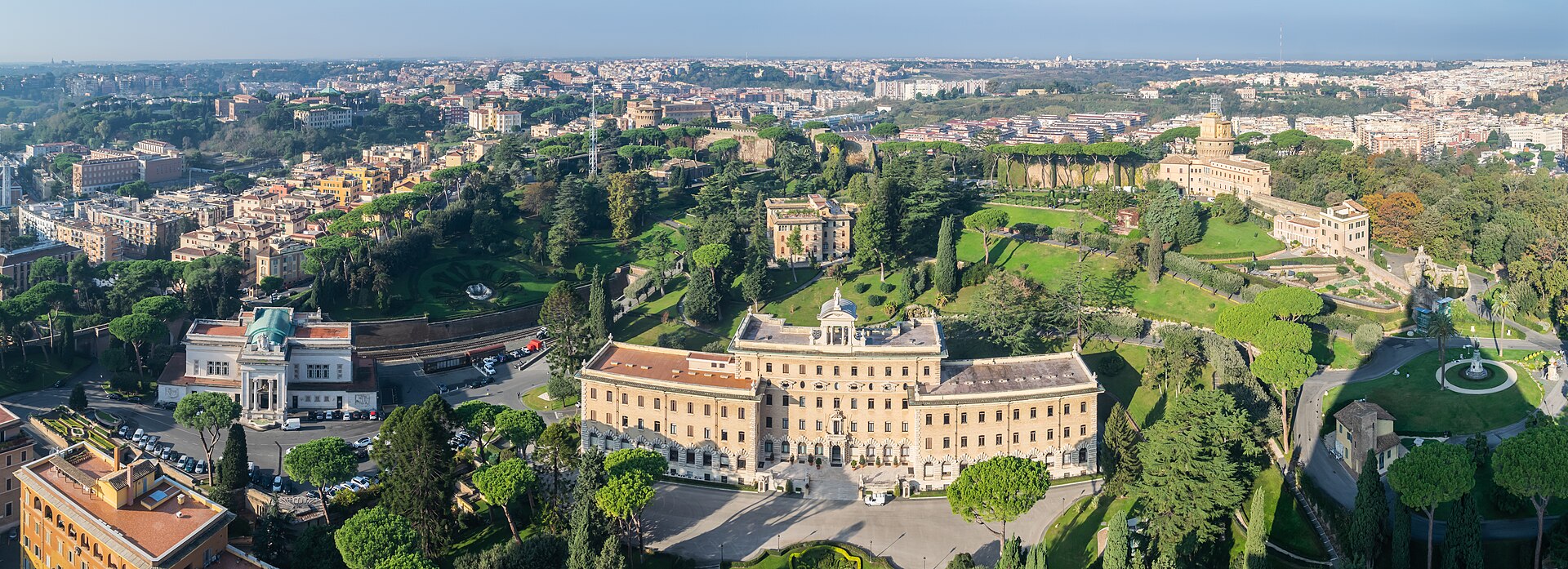 Cupola della Basilica di San Pietro vista dai Giardini Vaticani