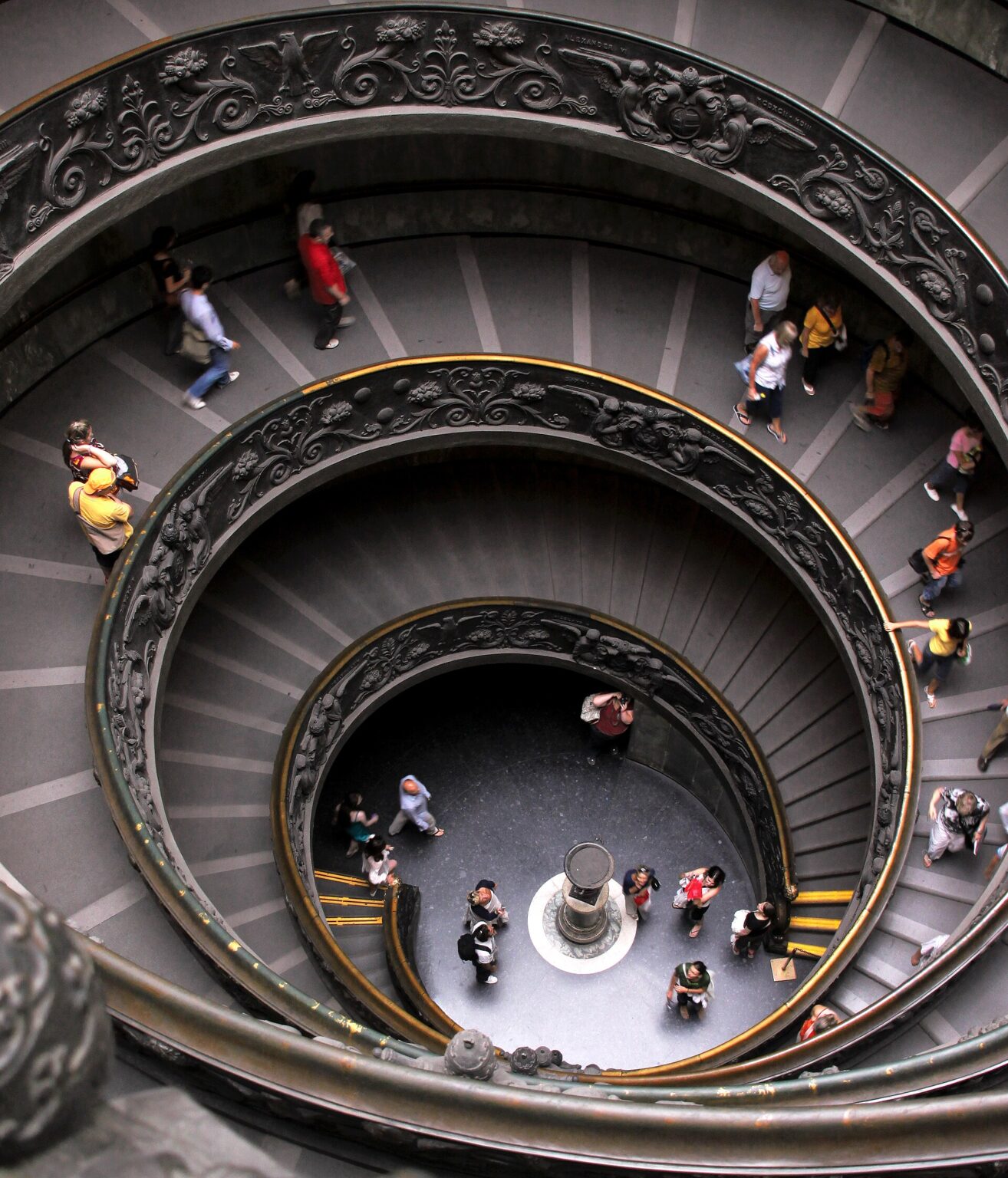 Scala elicoidale di Giuseppe Momo nei Musei Vaticani
